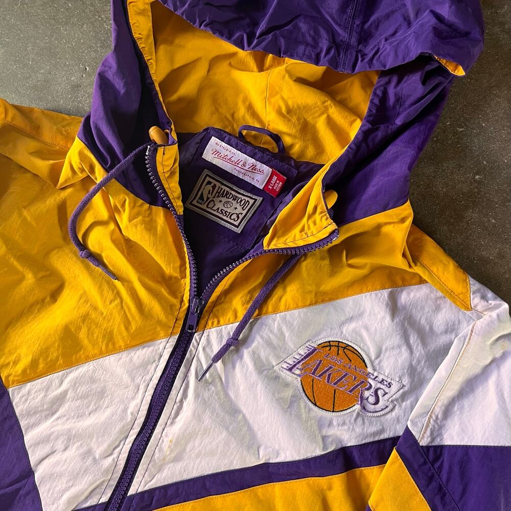 Vintage Y2K lakers Mitchell & ness nba windbreaker jacket mens xl